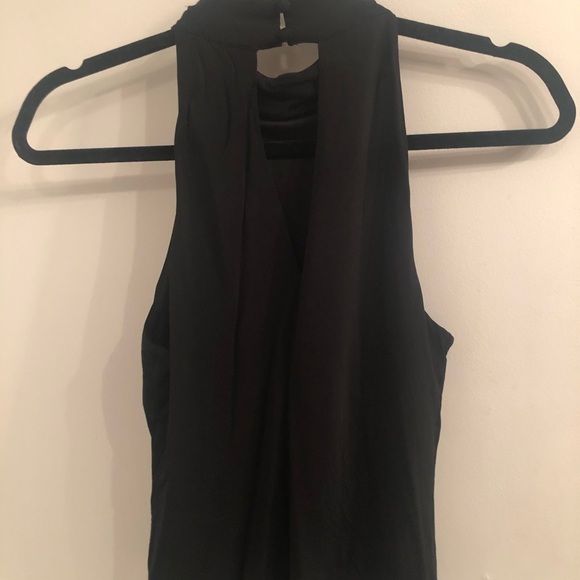 Sleeveless Marciano top 💕 - Picture 3 of 5